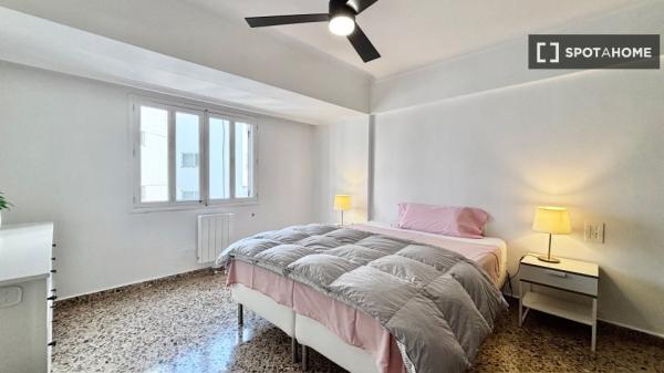 Quarto em apartamento compartilhado em Palma