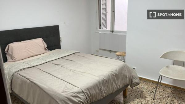 Quarto em apartamento compartilhado em Palma