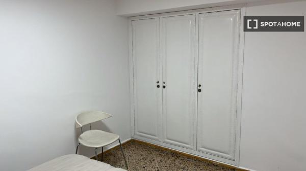 Quarto em apartamento compartilhado em Palma