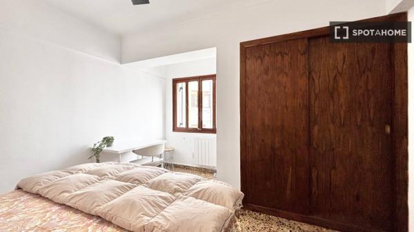 Quarto em apartamento compartilhado em Palma