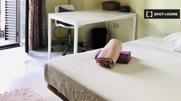 Decorated room in shared apartment in Casco Antiguo, Seville