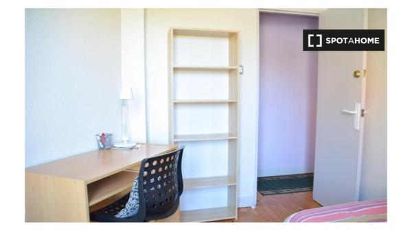 Zimmer zu vermieten in 3-Zimmer-Wohnung in Uribarri, Bilbao