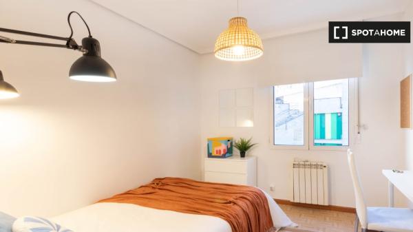 Chambre dans un appartement partagé au coeur de Bilbao