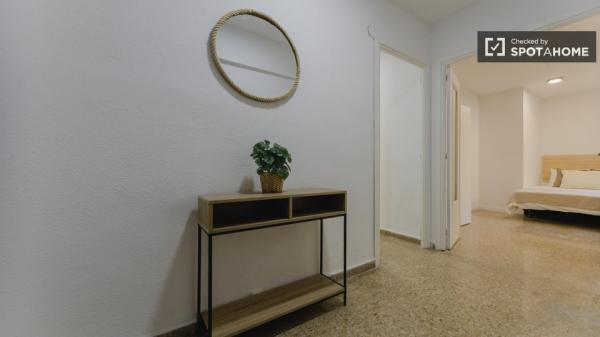 Quarto para alugar em apartamento de 4 quartos em Valência