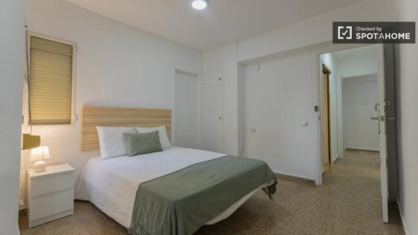 Quarto para alugar em apartamento de 4 quartos em Valência