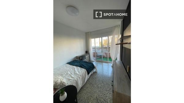 Habitación en piso compartido en barcelona.