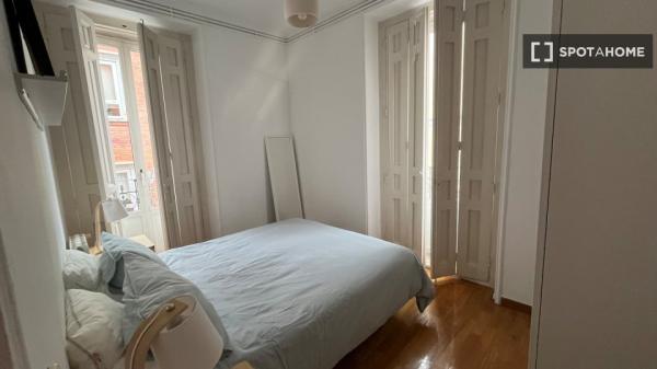 Piso de 2 habitaciones en alquiler en Malasaña, Valencia