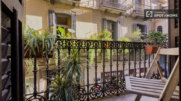 Se alquila habitación en apartamento de 3 dormitorios en Barcelona