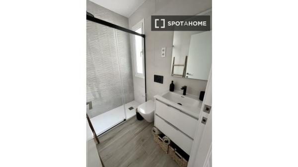 Room in shared apartment in L'Hospitalet de Llobregat