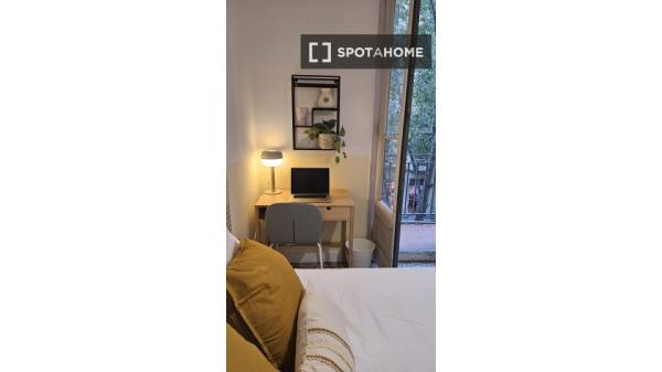 Room in shared apartment in Barcelona