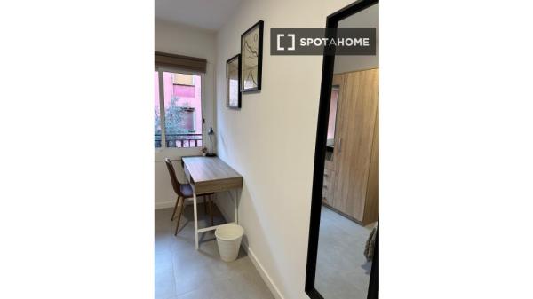 Room for rent in apartment in L'Hospitalet De Llobregat