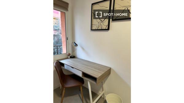 Se alquila habitación en apartamento en L'Hospitalet De Llobregat