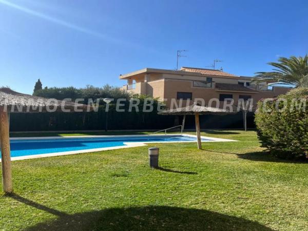 Chalet pareado en avenida de la Costa Blanca