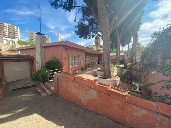 Casa independiente en avenida Costablanca