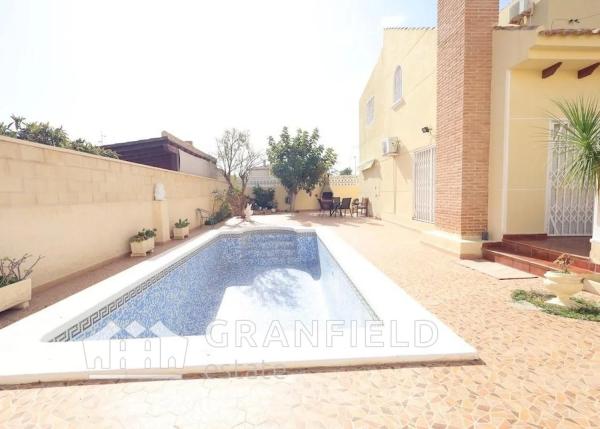 Chalet en Barrio Playa Flamenca