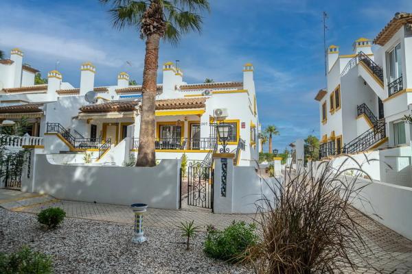 Chalet adosado en Urbanización v Martín Valencia, 203