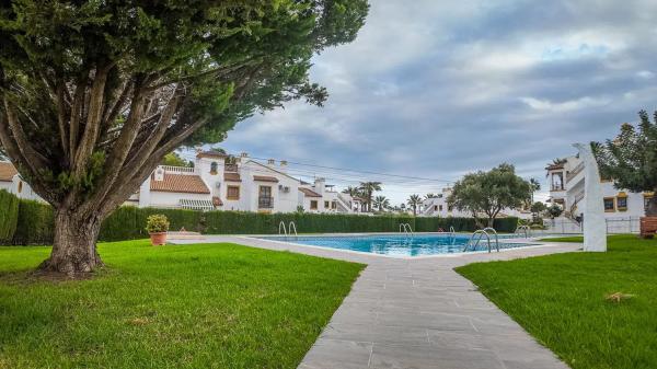 Chalet adosado en Urbanización v Martín Valencia, 203