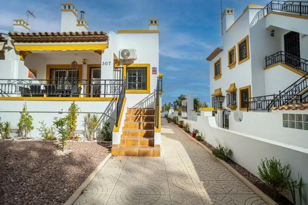 Chalet adosado en Urbanización v Martín Valencia, 203