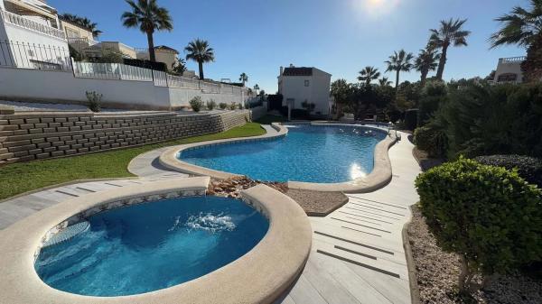 Chalet en Barrio Lomas de Cabo Roig-Los Dolses