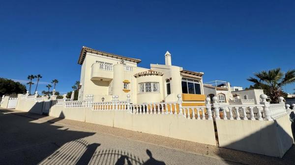 Chalet en Barrio Lomas de Cabo Roig-Los Dolses