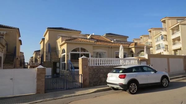 Chalet adosado en calle Rosa