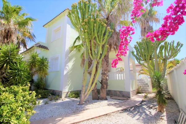 Casa independiente en calle Nerja