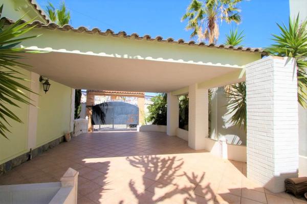 Casa independiente en calle Nerja