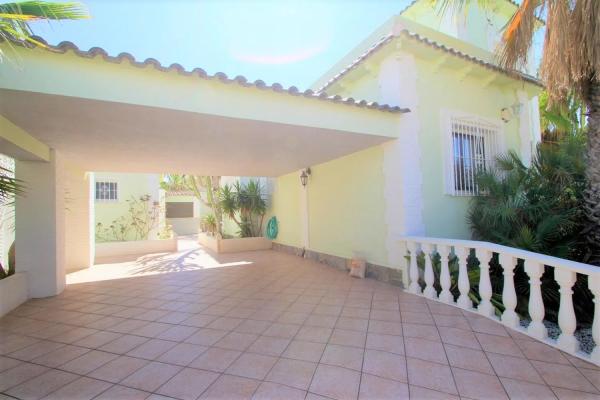 Casa independiente en calle Nerja