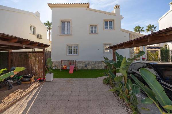 Casa independiente en avenida Ramblas de Oleza