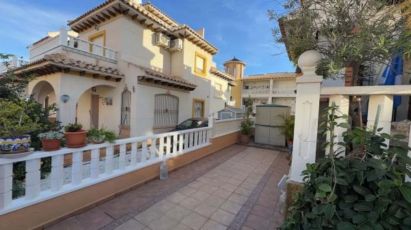 Chalet en Barrio Lomas de Cabo Roig-Los Dolses