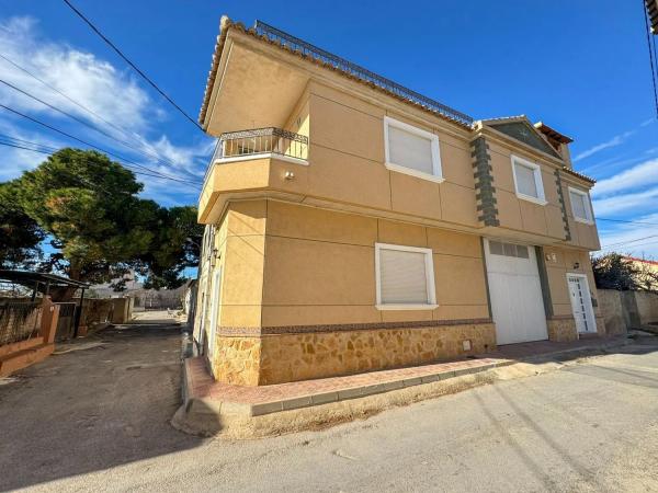 Casa independiente en calle Riquelme Los, 12