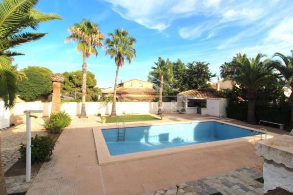 Chalet en Barrio Lomas de Cabo Roig-Los Dolses