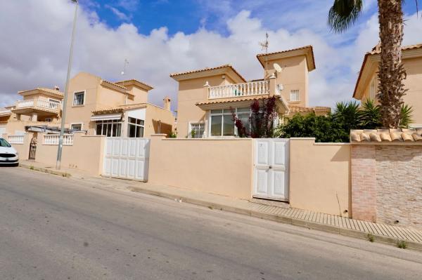 Casa independiente en calle Rosa Montero, 7