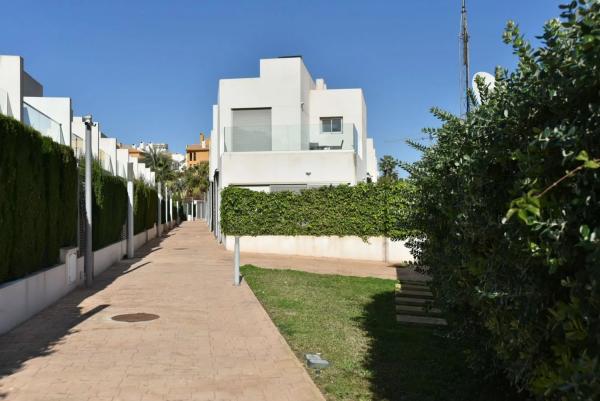 Chalet adosado en calle Mar Rizada, 1