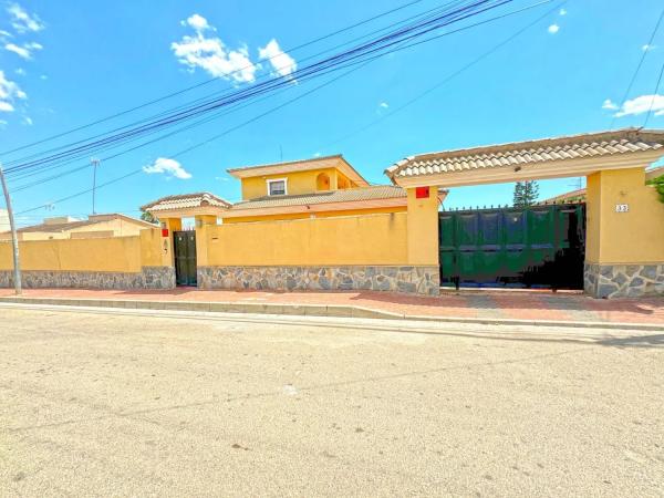 Casa independiente en calle Levante Bal, 33