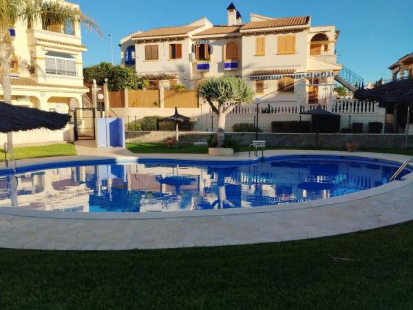 Chalet adosado en calle Neptuno