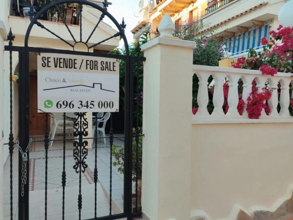 Chalet adosado en calle Neptuno