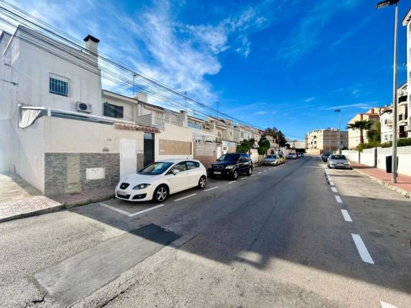 Chalet adosado en calle Parodi Hermanos, 138