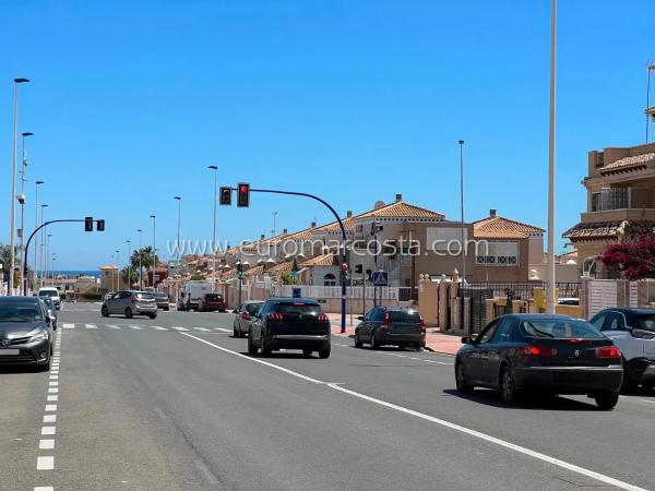 Chalet adosado en avenida de la Mancha