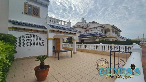 Chalet adosado en calle Higuera s/n