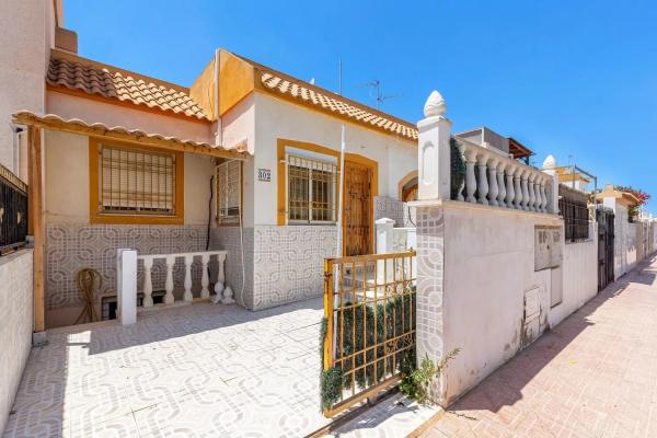 Chalet adosado en calle Jose Lorca Garcia