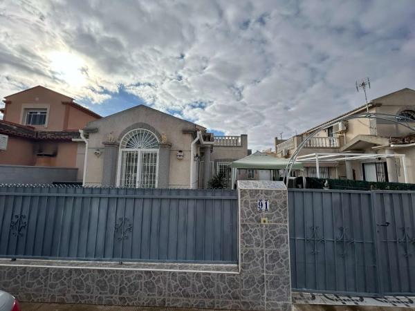 Chalet en avenida de los Almendros