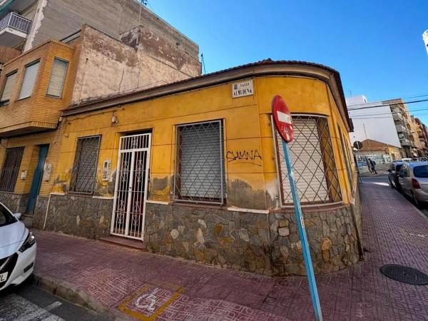 Casa de pueblo en calle de Pedro Lorca