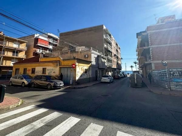 Casa de pueblo en calle de Pedro Lorca