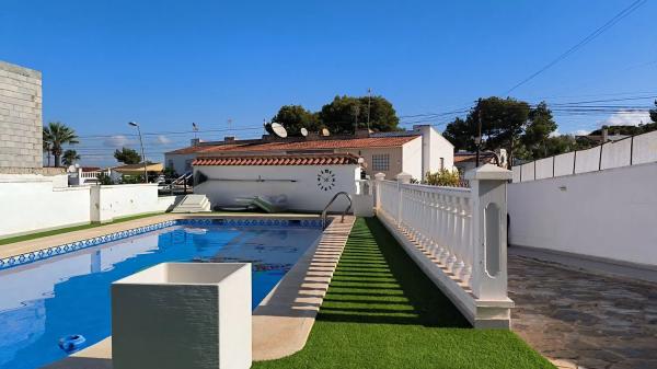 Casa independiente en avenida de Torrevieja, 1