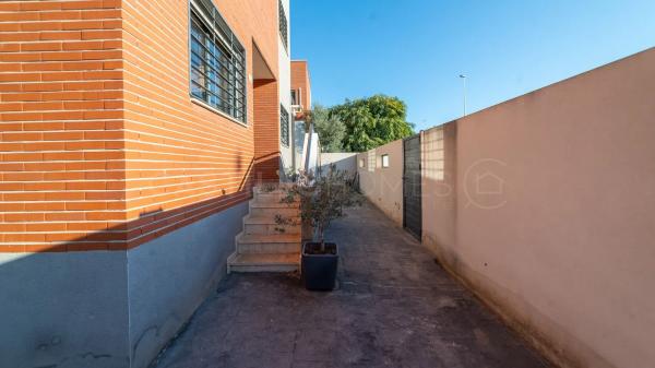 Chalet pareado en calle Maria San Gil Noain, 27