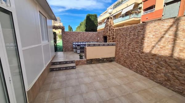 Chalet adosado en calle Los Emilios, 63