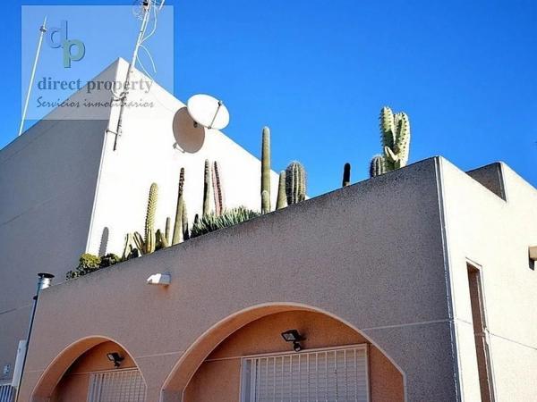 Casa independiente en calle Levante