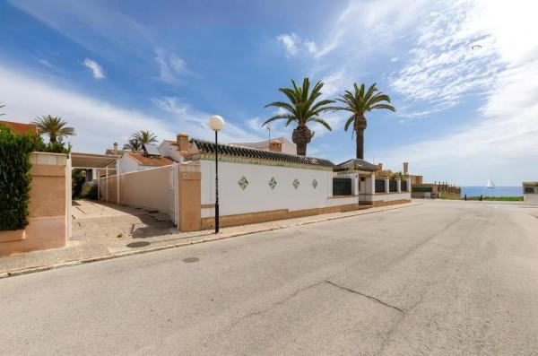 Casa independiente en calle Mar Adriático