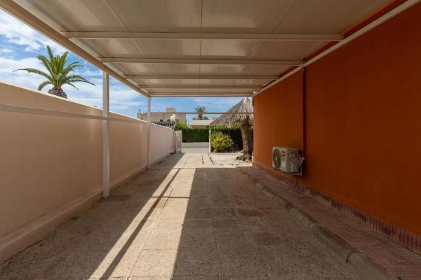 Casa independiente en calle Mar Adriático